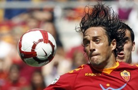 Toni Jagokan Inggris Juara 