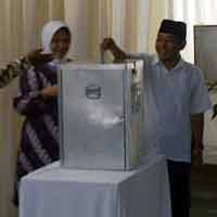 Nyoblos di TPS 21, Arif Berharap Hanya 1 Putaran