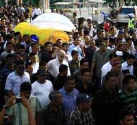Mengusung Jenazah Hasan Tiro