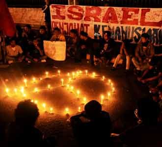 Malam Renungan Mengutuk Israel