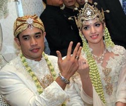 Forum Ponpes Klaim Cincin Kawin Nia Ramadhani Haram