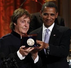 Terima Award, Paul McCartney Persembahkan Michelle Untuk Obama
