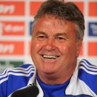 Hiddink Menolak, Benitez Kian Favorit