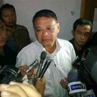 Foke Copot Lencana Kepala Satpol PP Haryanto Badjuri di Monas