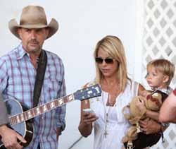 Kevin Costner Punya Anak Ketujuh