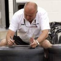 Pirelli Ingin Sendiri, Michelin Ingin Kompetisi