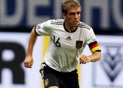Lahm, Kapten Imut Tim Raksasa