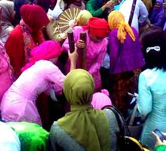 Membuat Kue Uli di Cipete Vaganza