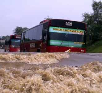 Tol Bintaro Digenangi Banjir