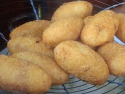 Gurih Hangat Si Combro Atma