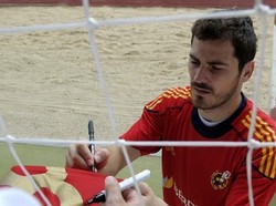 Casillas Ragukan Kiper Inggris