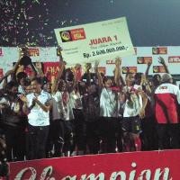 Arema Indonesia Terima Trofi Juara