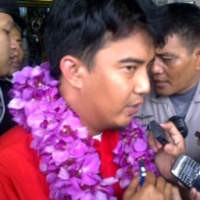 Tentara Israel Dikeroyok Relawan, Karena Menembak dan Melempar Bom 