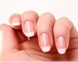 Kuku Putih dan Berkilau Berkat Pasta Gigi