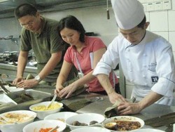 Serunya Membungkus dan Melilit Bakcang!