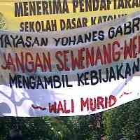 Yayasan Dianggap Sewenang-wenang, Ratusan Wali Murid Demo