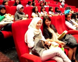 Serunya Nonton Bareng Sex and The City 2