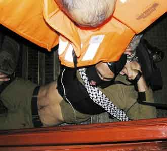 Relawan Lumpuhkan Tentara Israel