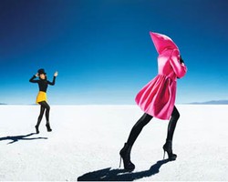 Cara Aman Mengenakan Busana Warna Neon