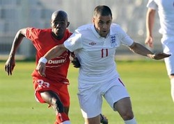 Inggris Menutup dengan Mulus