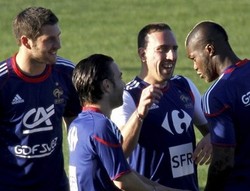 Prancis Masih Terbelit Dua Problem