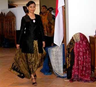 Batik Melenggang Anggun di Fiji