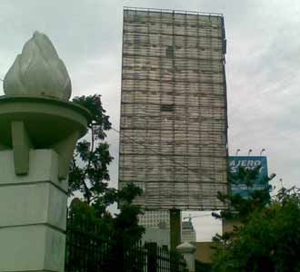 Billboard Iklan Lux Luna-Ariel Diturunkan Billboard Iklan Lux Luna-Ariel Diturunkan
