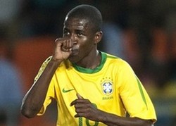 Usai Cetak Gol Perdana, Ramires Telepon Ibunya