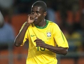 Usai Cetak Gol Perdana, Ramires Telepon Ibunya