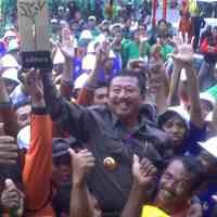 Kota Pahlawan Terima Piala Adipura ke-5