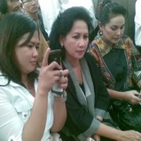 Istri Susno Sambangi Wakil Ketua MPR