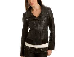 Trik Berbusana Untuk Musim Hujan