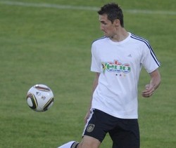 Klose Memburu Rekor Gol