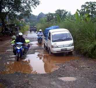 Jalan Benda Bekasi Rusak