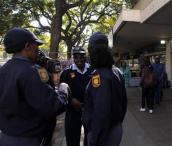 Jurnalis Asing Ditodong Pistol di Afsel