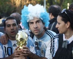 Fans Argentina ada yang Bonek Juga