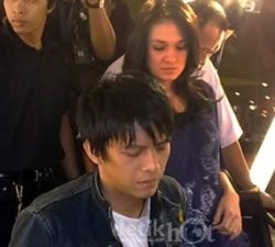  Ariel-Luna Maya Gandeng Pengacara OC Kaligis