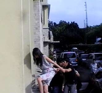 Luna Maya - Ariel Datangi Mabes Polri