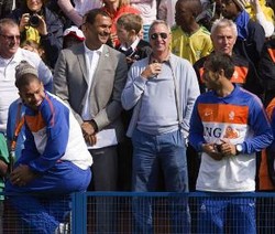 Tim Belanda Bantu Lapangan Cruyff