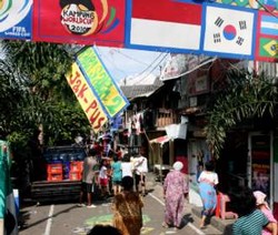 Warga Cikini Sambut Piala Dunia