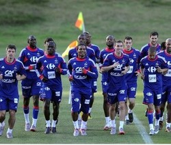 Evra Minta Tiket Gratis untuk WAGs