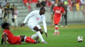 Neville Pilih Heskey Jadi Tandem Rooney