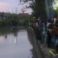 Bocah 7 Tahun Diduga Hanyut di Sungai Kalimas Saat Buang Hajat