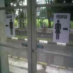 Pemisahan Antrean Pria & Wanita Belum Diterapkan di Semua Halte 