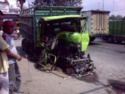 Chairul & Keluarganya Tewas, Mobil Nyaris Terbelah