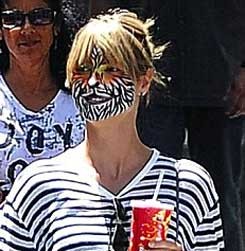 Demi Anak, Heidi Klum Cat Wajah Bak Zebra