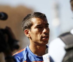 Van Bronckhorst Mau Spesial 100