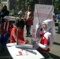 Olahraga Sambil Periksa Kesehatan Gratis di Car Free Day