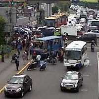  Bus Penabrak Pemotor Angkut Pengantar Jenazah, Serobot Lampu Merah