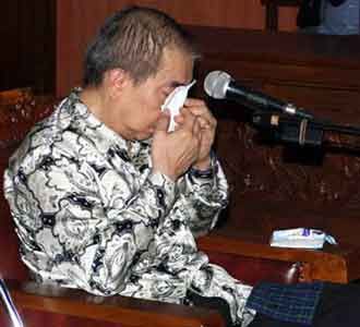 Ayah Jane Menangis di Persidangan